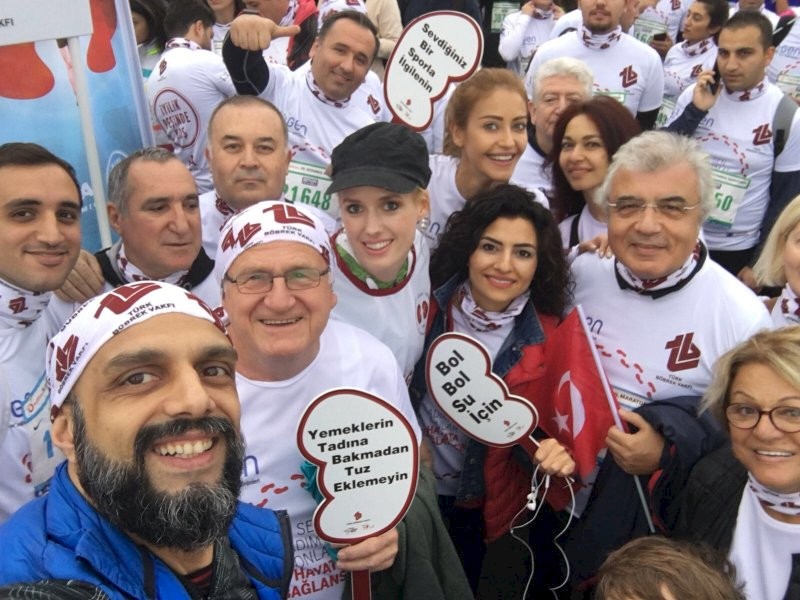 39. Vodafone İstanbul Maratonu´nda Türk Böbrek Vakfı İyilik Peşinde Koştu