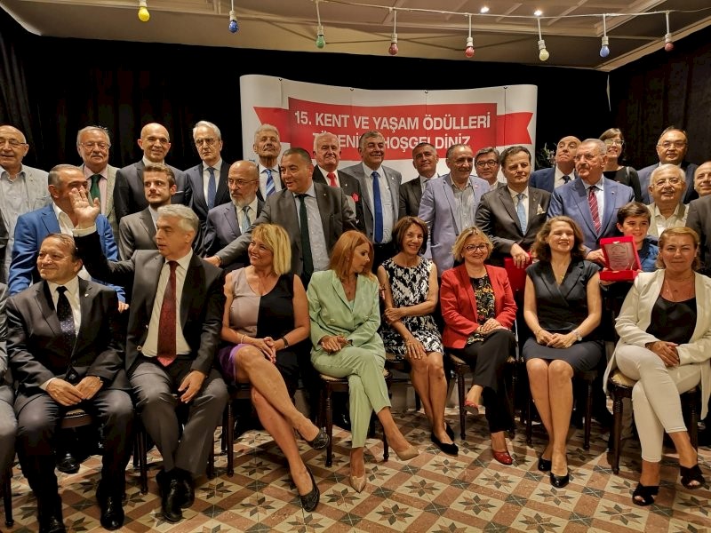 15. Kent ve Yaşam Ödülleri Türk Böbrek Vakfı´na
