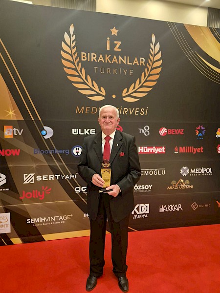 İZ BIRAKANLAR TÜRKİYE ÖDÜL TÖRENİNDE TBV´YE YILIN EN İYİ SİVİL TOPLUM KURULUŞU ÖDÜLÜ VERİLDİ